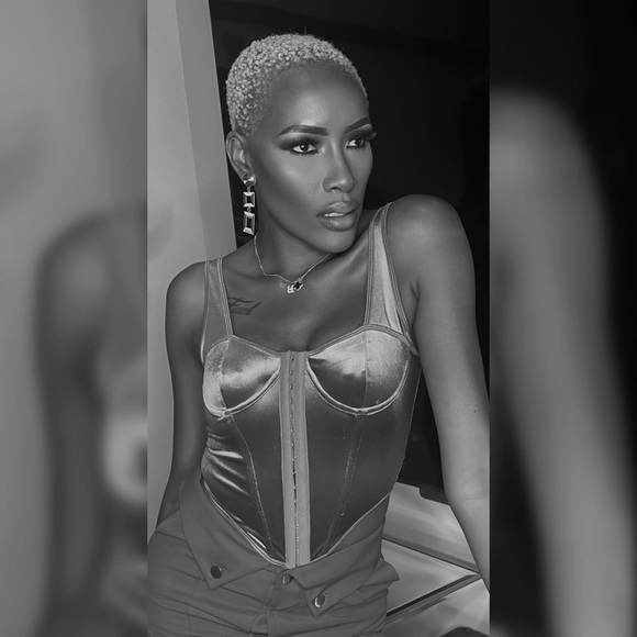 Meet your Posher, Tai - Picture 1 of 1